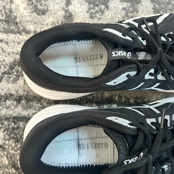 ASICS Men's Black and White Athletic Shoes - Picture 2 of 6